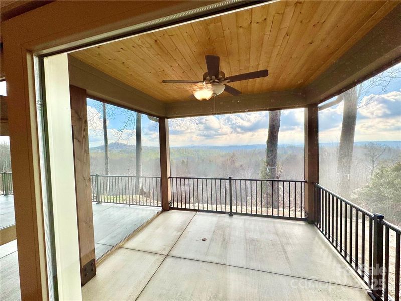 Spacious, unfurnished interior of a new home in , Lenoir (Image 18).