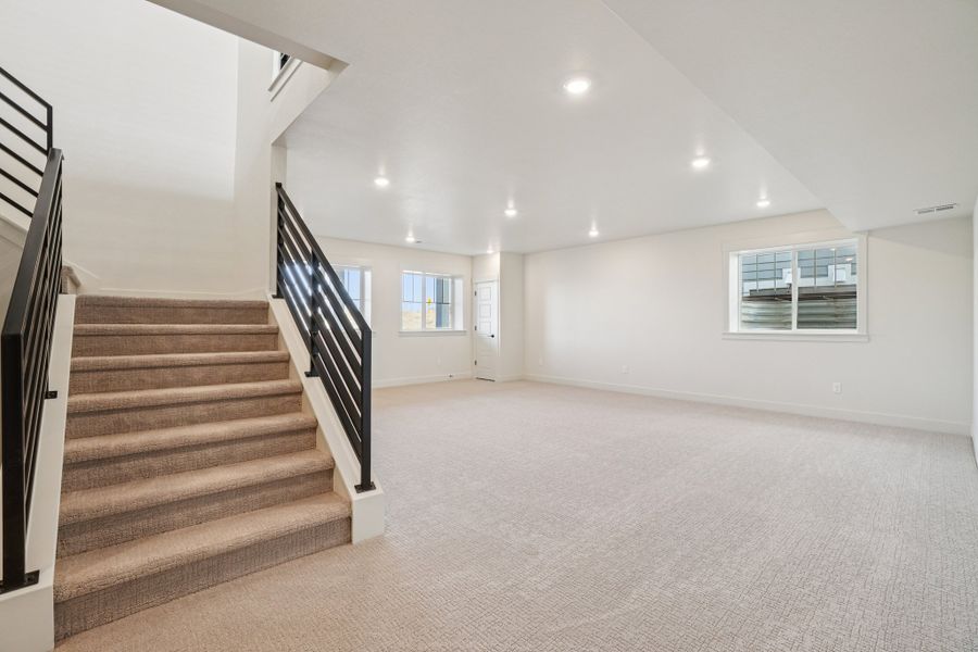 Spacious, unfurnished interior of a new home in Villa Collection, Fort Collins (Image 20).