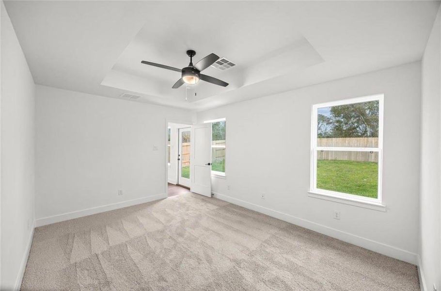 Spacious, unfurnished interior of a new home in River Ranch Trails, Dayton (Image 10).