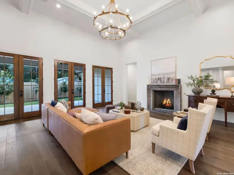 Furnished interior view inside a new home in , Alamo Heights (Image 11).