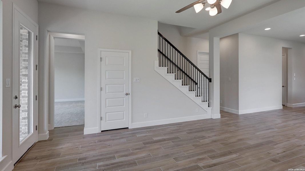 Spacious, unfurnished interior of a new home in Ladera, San Antonio (Image 19).