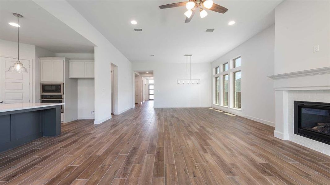Spacious, unfurnished interior of a new home in Reunion 60'/70', Rhome (Image 17). Spacious, unfurnished interior of a new home in Reunion 60'/70', Rhome (Image 17).