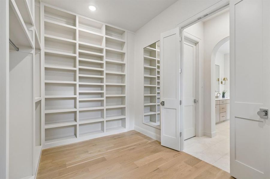 Spacious, unfurnished interior of a new home in , Dallas (Image 20).