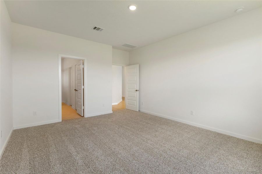 Spacious, unfurnished interior of a new home in Rockbridge East, Huntsville (Image 12). Spacious, unfurnished interior of a new home in Rockbridge East, Huntsville (Image 12).