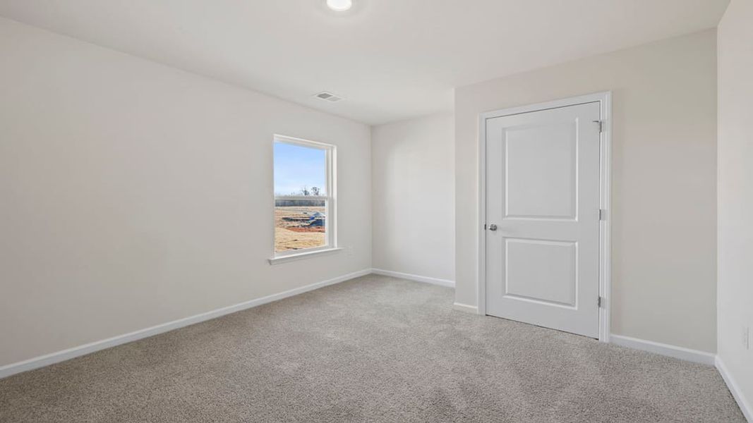 Spacious, unfurnished interior of a new home in Baxter Village, Boiling Springs (Image 18).