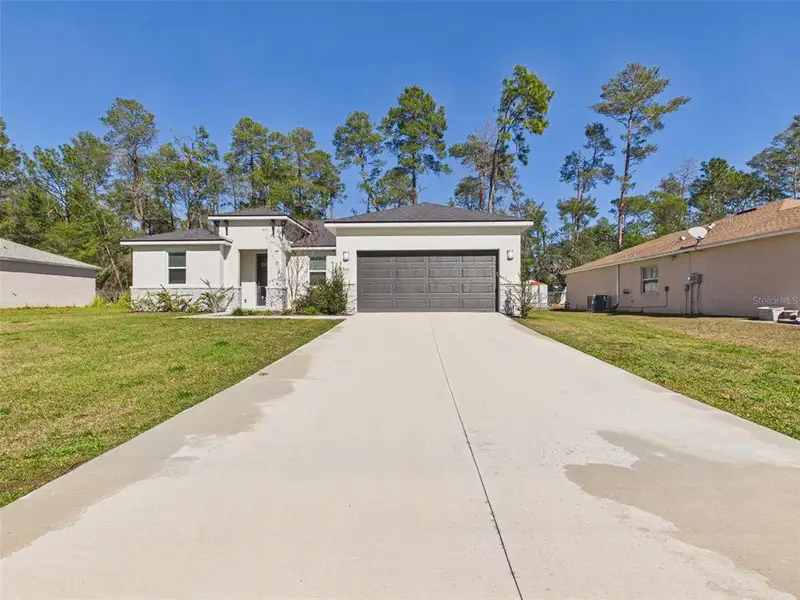 Front exterior of a new home in , Ocala, FL, highlighting curb appeal (Image 28).