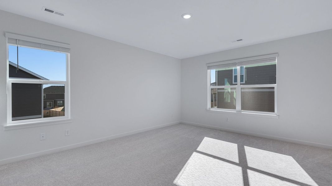 Spacious, unfurnished interior of a new home in Vista Meadows, Fort Lupton (Image 23).