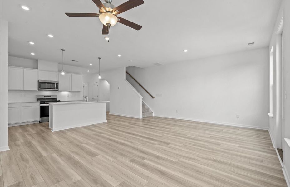 Spacious, unfurnished interior of a new home in Alston Park, Greenville (Image 20).