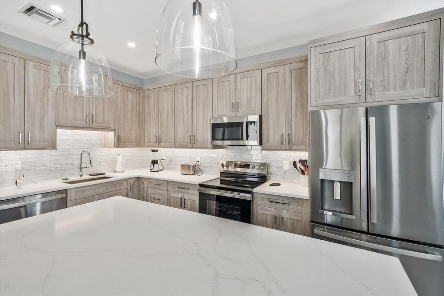 08-425 Hugh Street-8 08-425 Hugh Street-8