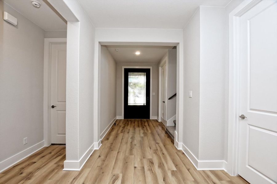 Representative unfurnished interior of a home built from the Vanderpool II by Giddens Homes in Whispering Wind, Bertram (Image 22).
