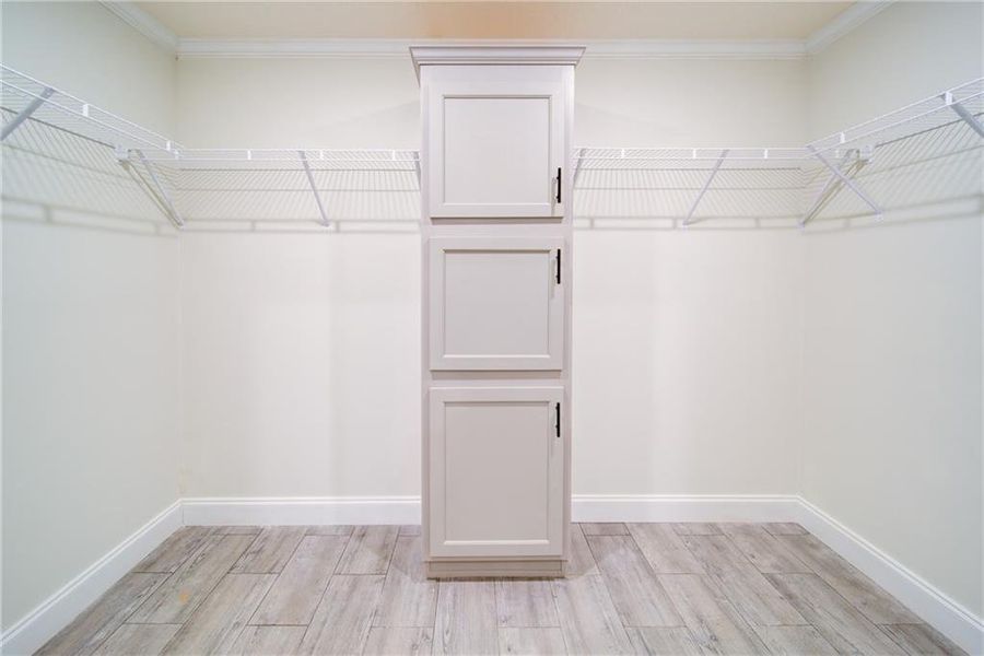 Spacious, unfurnished interior of a new home in , Blue Ridge (Image 25).