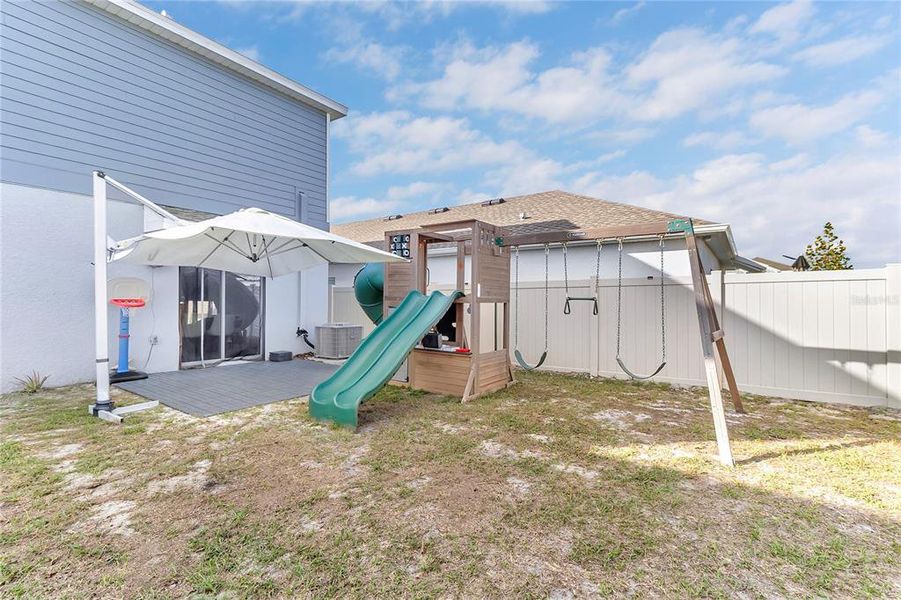 Exterior details and patio area of a home in Peace Creek Reserve, Winter Haven (Image 4).