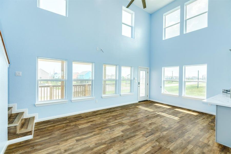 Spacious, unfurnished interior of a new home in , Freeport (Image 24).