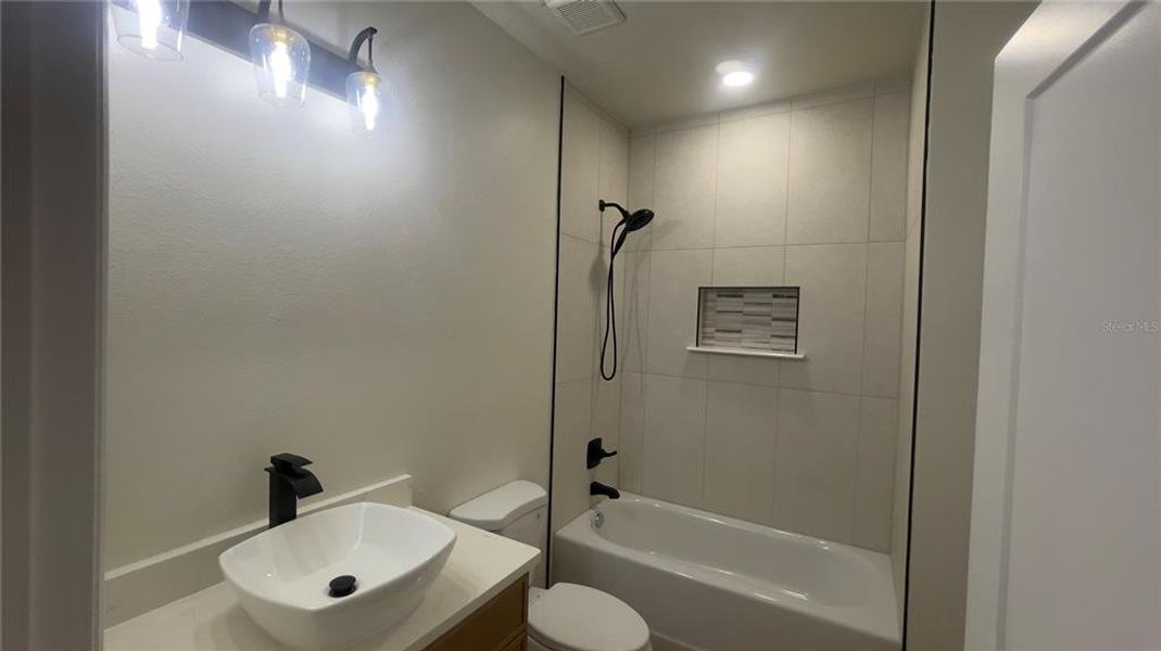 Furnished interior view inside a new home in , Chiefland (Image 8).