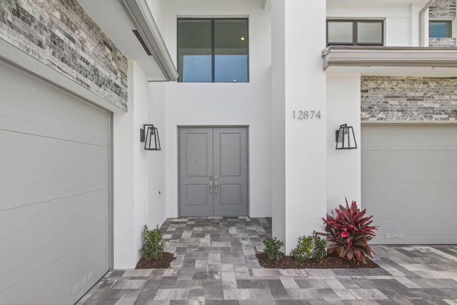 V9 Front close up 4-web-or-mls-5D1A8374