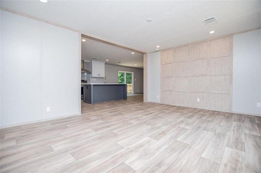 Spacious, unfurnished interior of a new home in , Temple (Image 20).
