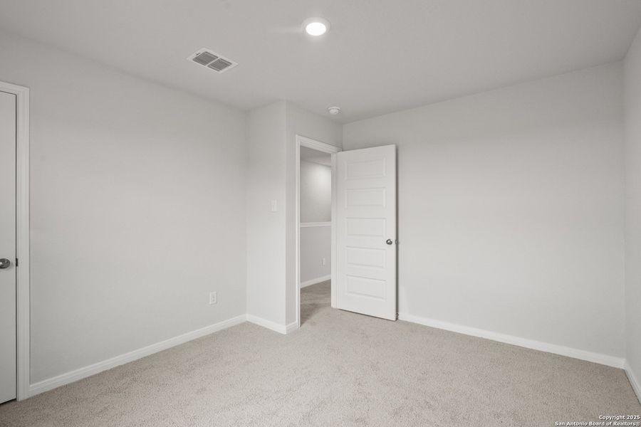 Spacious, unfurnished interior of a new home in Dauer Ranch, New Braunfels (Image 25). Spacious, unfurnished interior of a new home in Dauer Ranch, New Braunfels (Image 25).