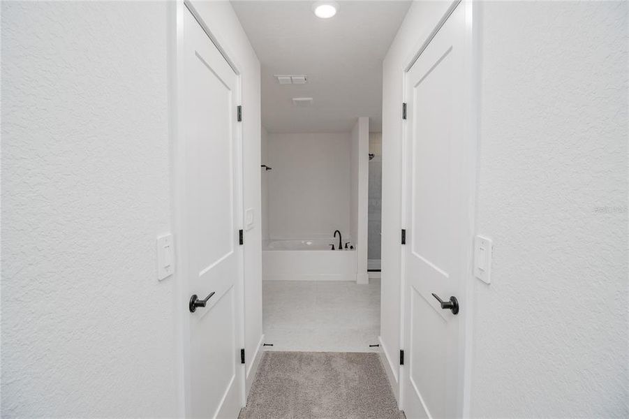 Spacious, unfurnished interior of a new home in Hickory Ridge Estates, Lake Wales (Image 24).
