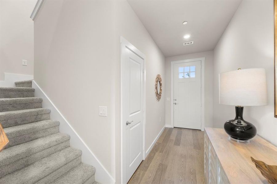 9015 Indianola_2540_Coral_Entry 9015 Indianola_2540_Coral_Entry