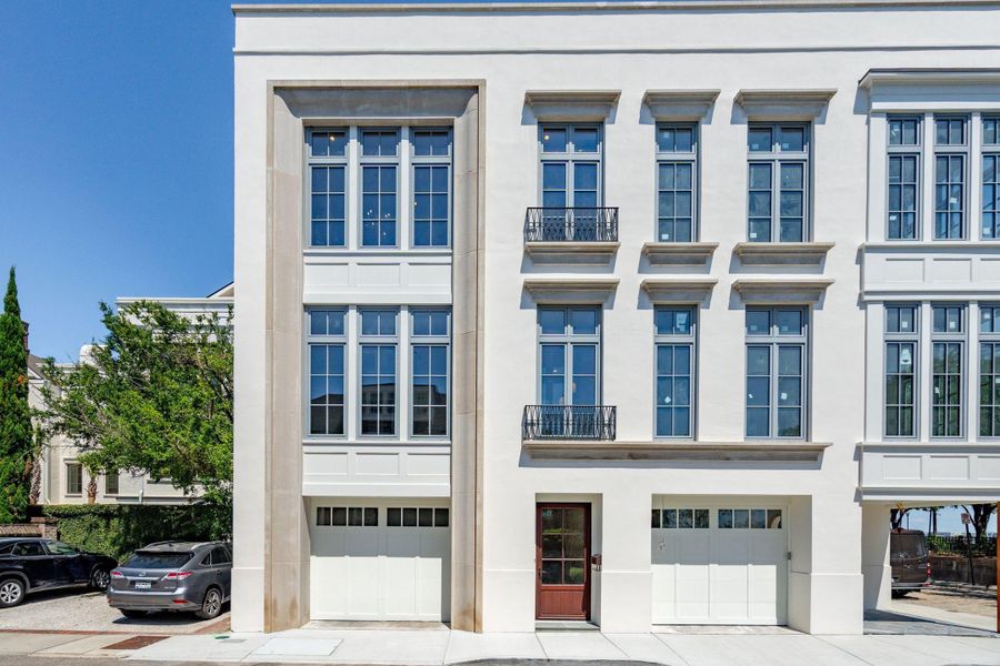 Condo located in Charleston, SC showcasing its design and architecture (Image 3).