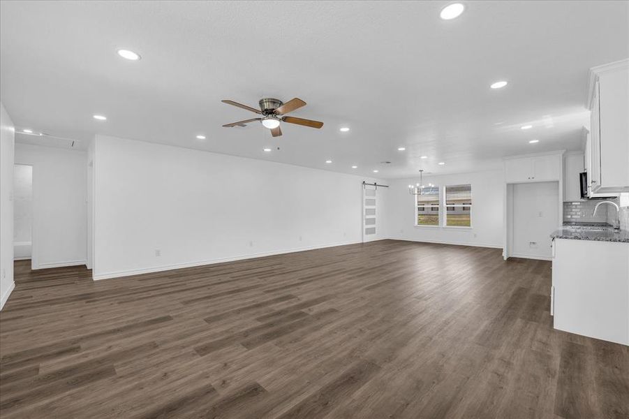 Spacious, unfurnished interior of a new home in , Riesel (Image 25).