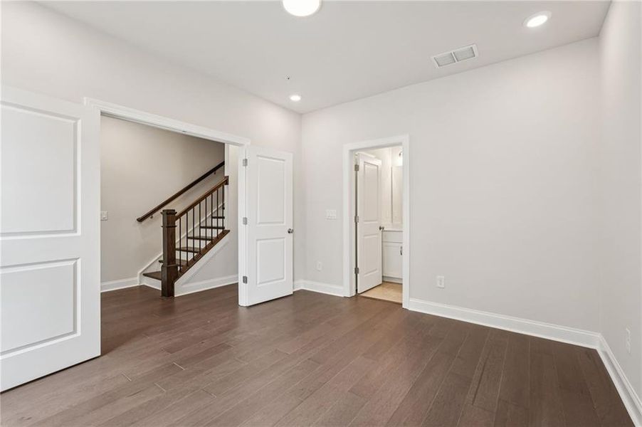 Spacious, unfurnished interior of a new home in Byers Park, Alpharetta (Image 39).