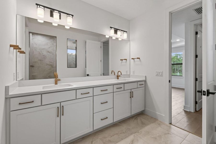 Lot67–13808DalradaAve_owner bath1 Lot67–13808DalradaAve_owner bath1