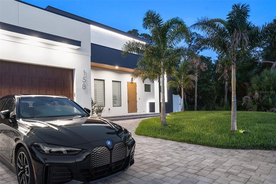 Exterior details and patio area of a home in , Port Charlotte (Image 34).