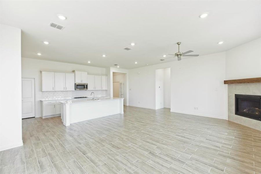 Spacious, unfurnished interior of a new home in Preserve at Honey Creek, McKinney (Image 36).