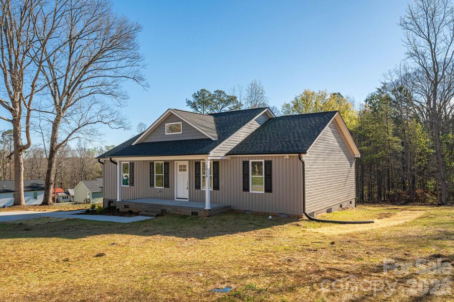 Exterior details and patio area of a home in , Lincolnton (Image 25).