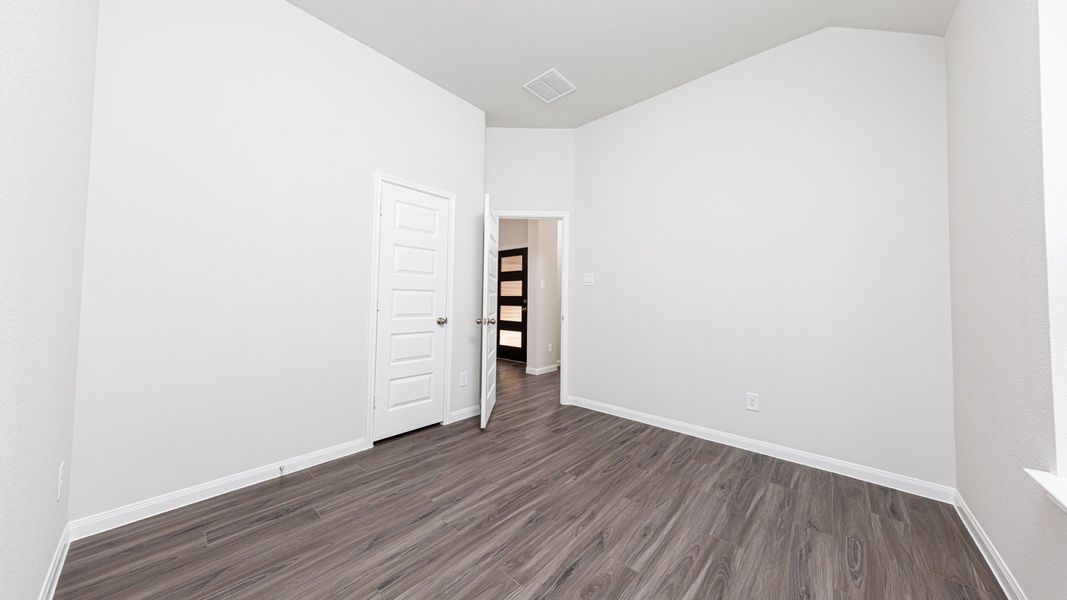 Representative unfurnished interior of a home built from the The Lakewood by Legend Homes in Cinco Lakes, San Antonio (Image 13). Representative unfurnished interior of a home built from the The Lakewood by Legend Homes in Cinco Lakes, San Antonio (Image 13).