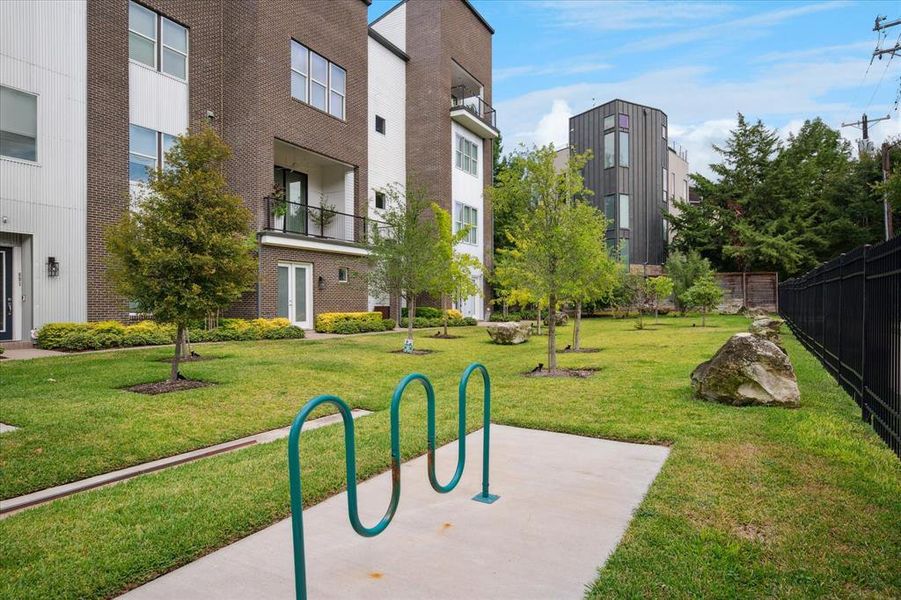 Surrounding community with a balcony
