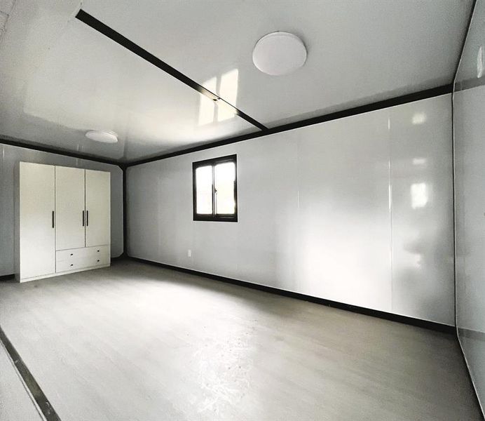 Spacious, unfurnished interior of a new home in , Mexia (Image 10).