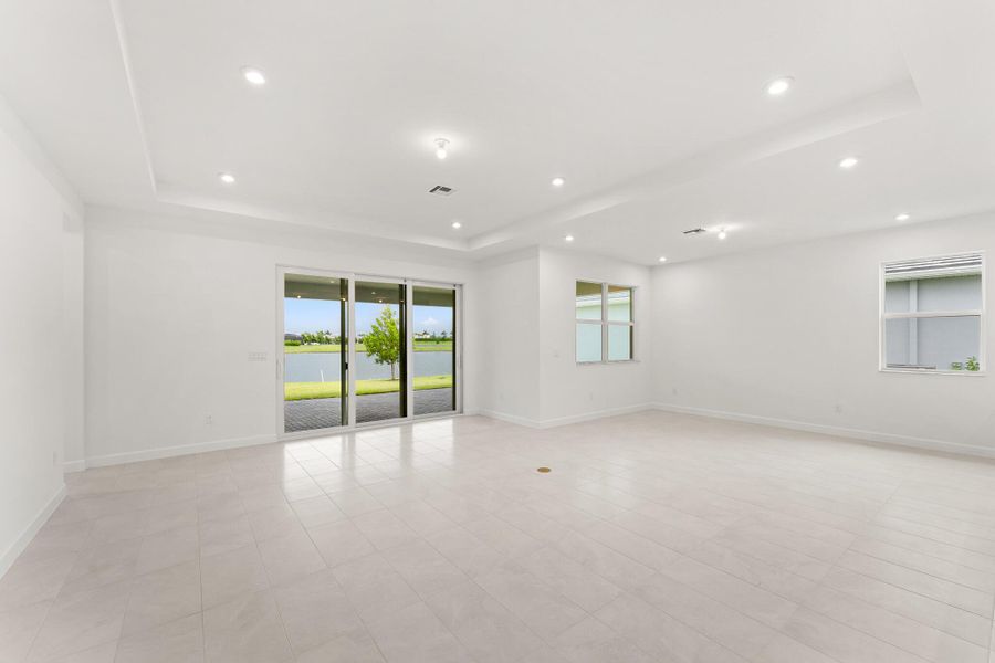 Spacious, unfurnished interior of a new home in Tradition - Telaro, Port St. Lucie (Image 8).