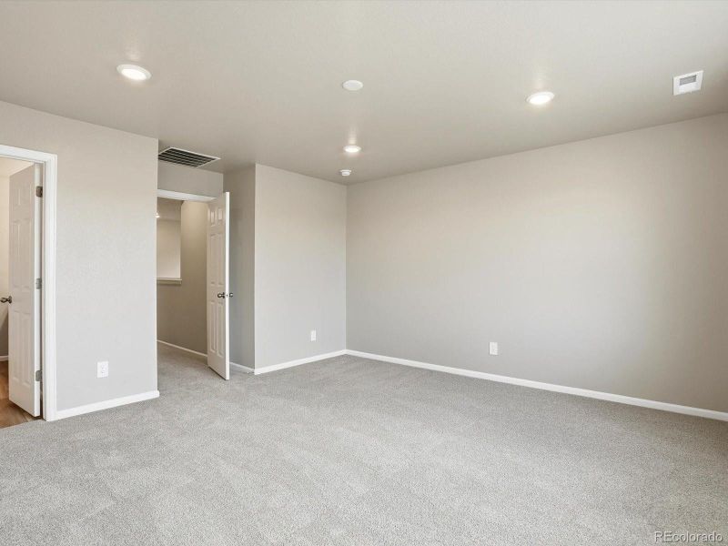 Spacious, unfurnished interior of a new home in , Commerce City (Image 22).