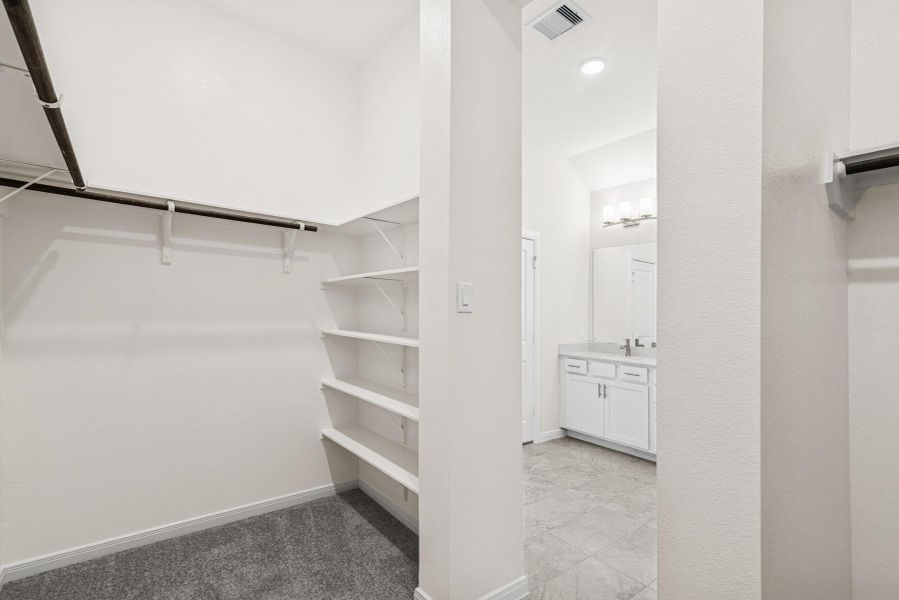 Spacious, unfurnished interior of a new home in Jordan Ranch 45' Homesites, Fulshear (Image 18). Spacious, unfurnished interior of a new home in Jordan Ranch 45' Homesites, Fulshear (Image 18).