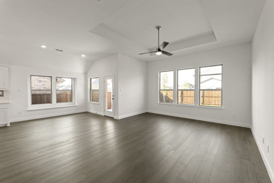 Spacious, unfurnished interior of a new home in Meadow Run, Melissa (Image 15). Spacious, unfurnished interior of a new home in Meadow Run, Melissa (Image 15).