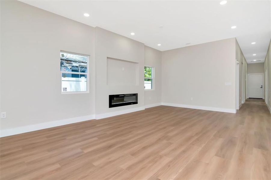 Spacious, unfurnished interior of a new home in , Gulfport (Image 34).