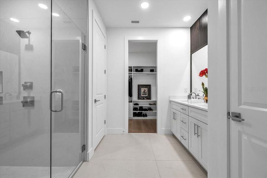 Furnished interior view inside a new home in , Venice (Image 10).