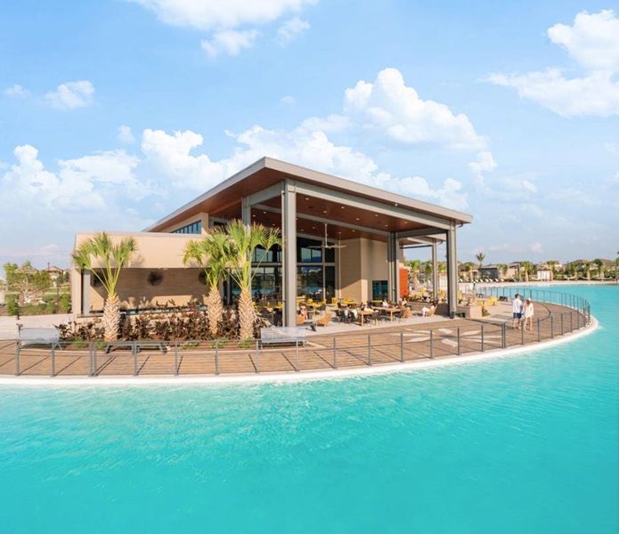 Community amenities in Sunterra, Katy (Image 27).