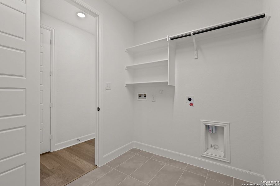 Spacious, unfurnished interior of a new home in Mayfair 60', New Braunfels (Image 32).