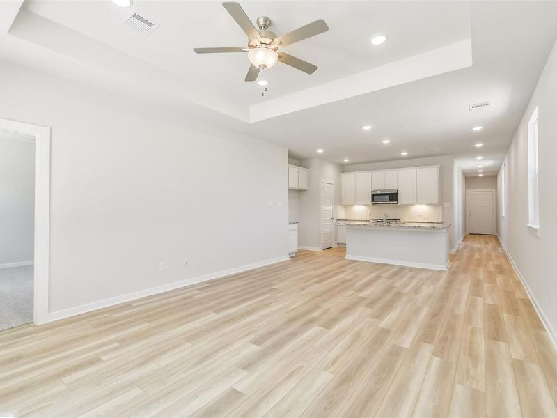 Spacious, unfurnished interior of a new home in Spring Branch Crossing, Conroe (Image 23).