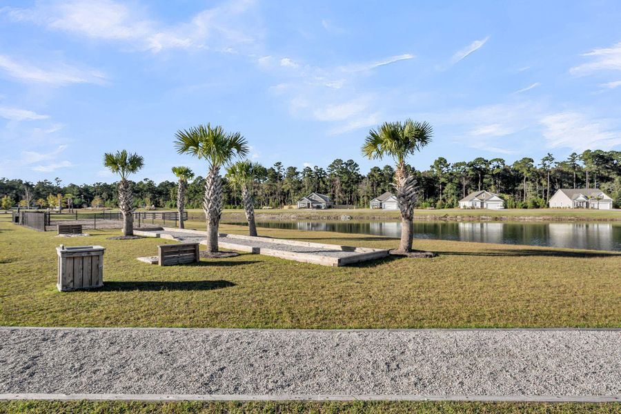 Community amenities in French Quarter Creek, Huger (Image 53).