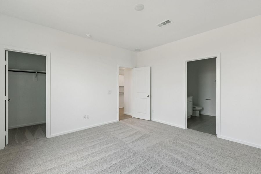 Spacious, unfurnished interior of a new home in River Ranch, Dayton (Image 20).