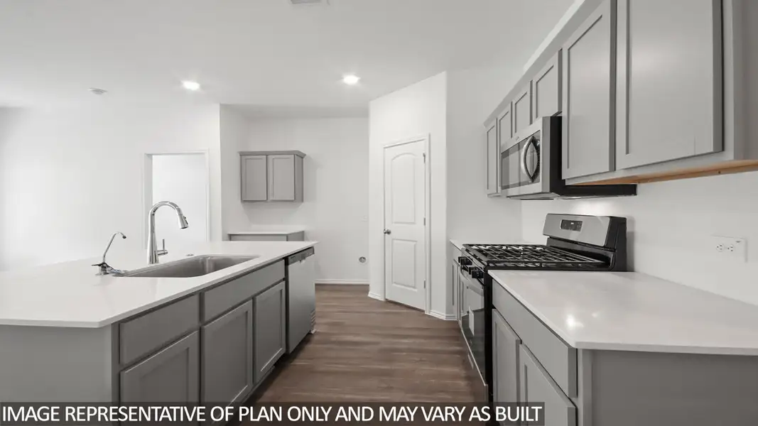 Furnished interior view inside a new home in Sunterra Lakes, Katy (Image 7). Furnished interior view inside a new home in Sunterra Lakes, Katy (Image 7).