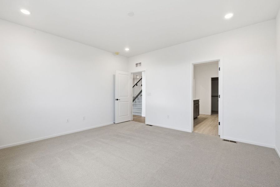 Spacious, unfurnished interior of a new home in Harvest Crossing, Aurora (Image 17).