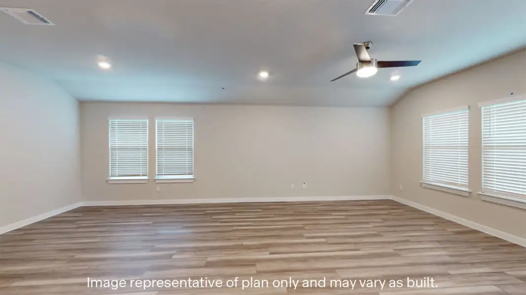 Spacious, unfurnished interior of a new home in Heritage Crossing, Corpus Christi (Image 15).