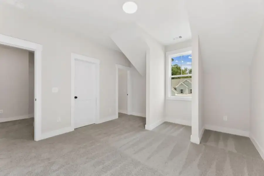 Spacious, unfurnished interior of a new home in Hillshire, Cumming (Image 23).