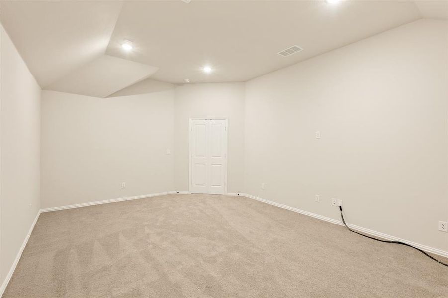 Spacious, unfurnished interior of a new home in Sunrise at Garden Valley 60-79, Waxahachie (Image 30).