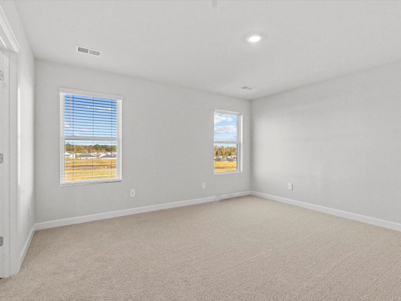 Spacious, unfurnished interior of a new home in Creek Ridge - Heritage Collection, Spartanburg (Image 15).